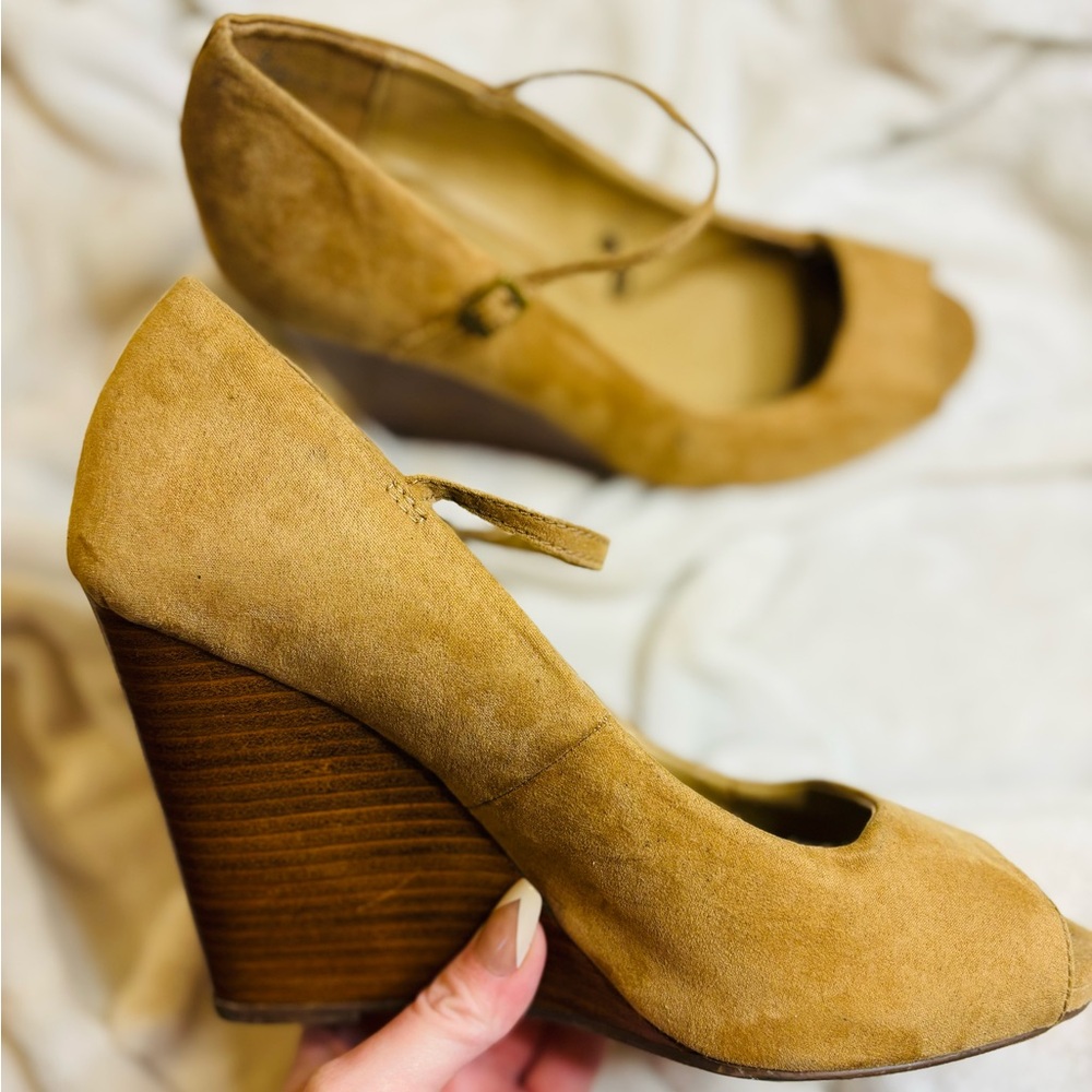 Express Camel Tan Suede Leather Lace Wedge Heels Size 9